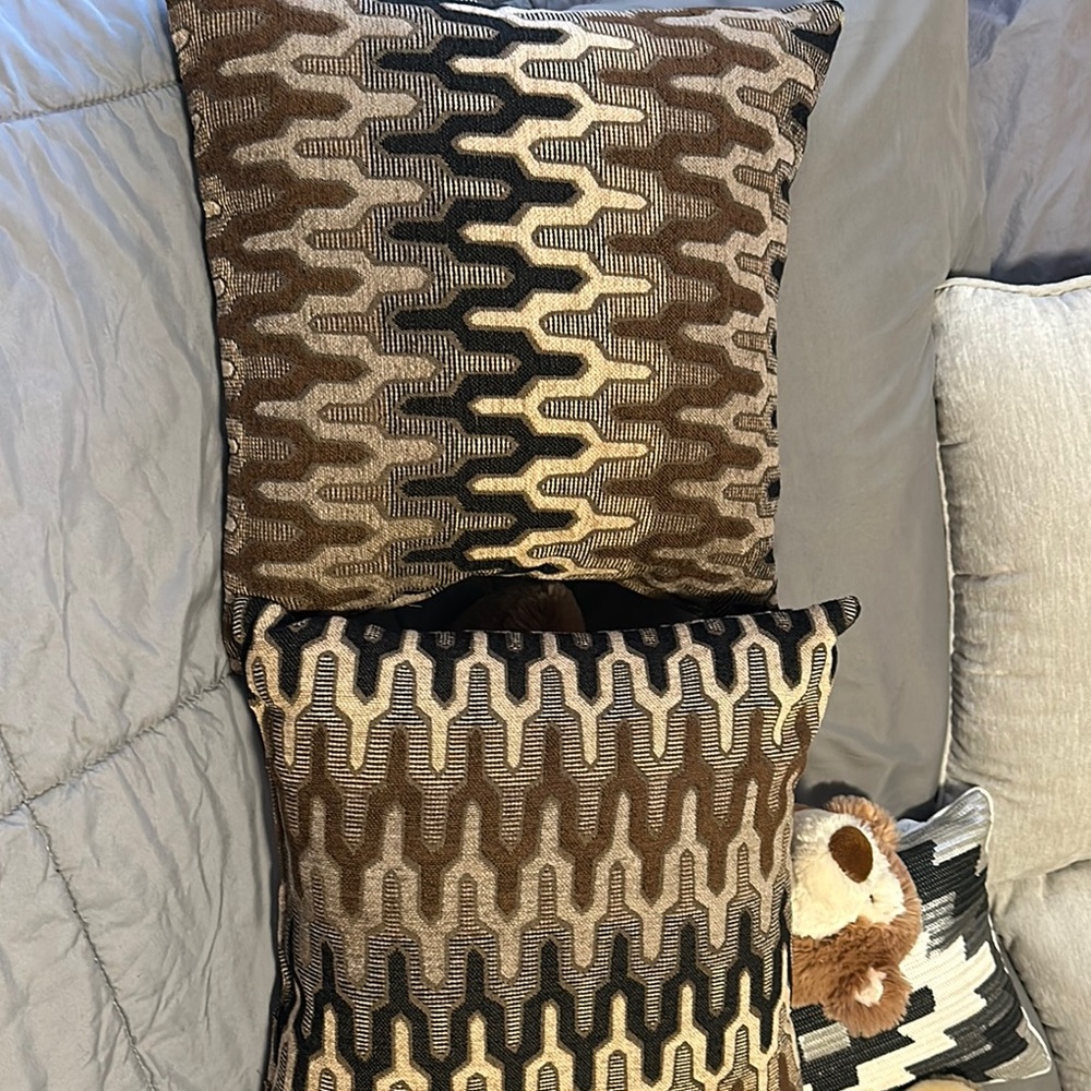Geometric Patterned Throw Pillow
